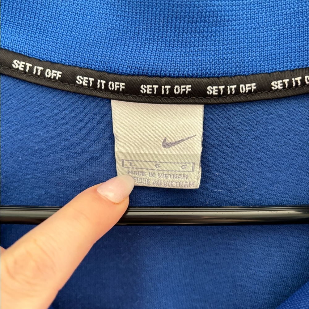 Nike ~ Track Jacket - Picture 2 of 6